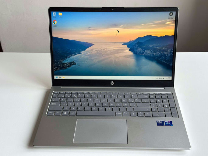 **HP Laptop 15-fd1001ns (A5NR9EA)**
