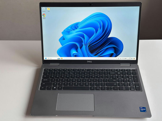 **Dell Precision 3561**
