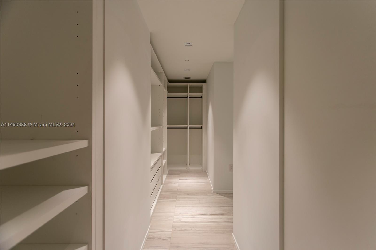 Real estate property located at 1000 Biscayne Blvd #1002, Downtown, Miami, Florida