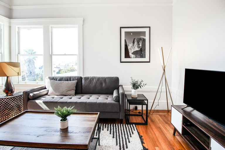 Living Room - Image 5