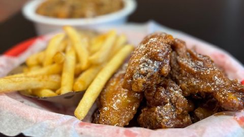 Cola's Kitchen & Catering is a Columbia, MO soul food favorite, serving up crispy fried chicken, hot wings, fish, and their famous hot honey sauce, with catering and delivery options available.