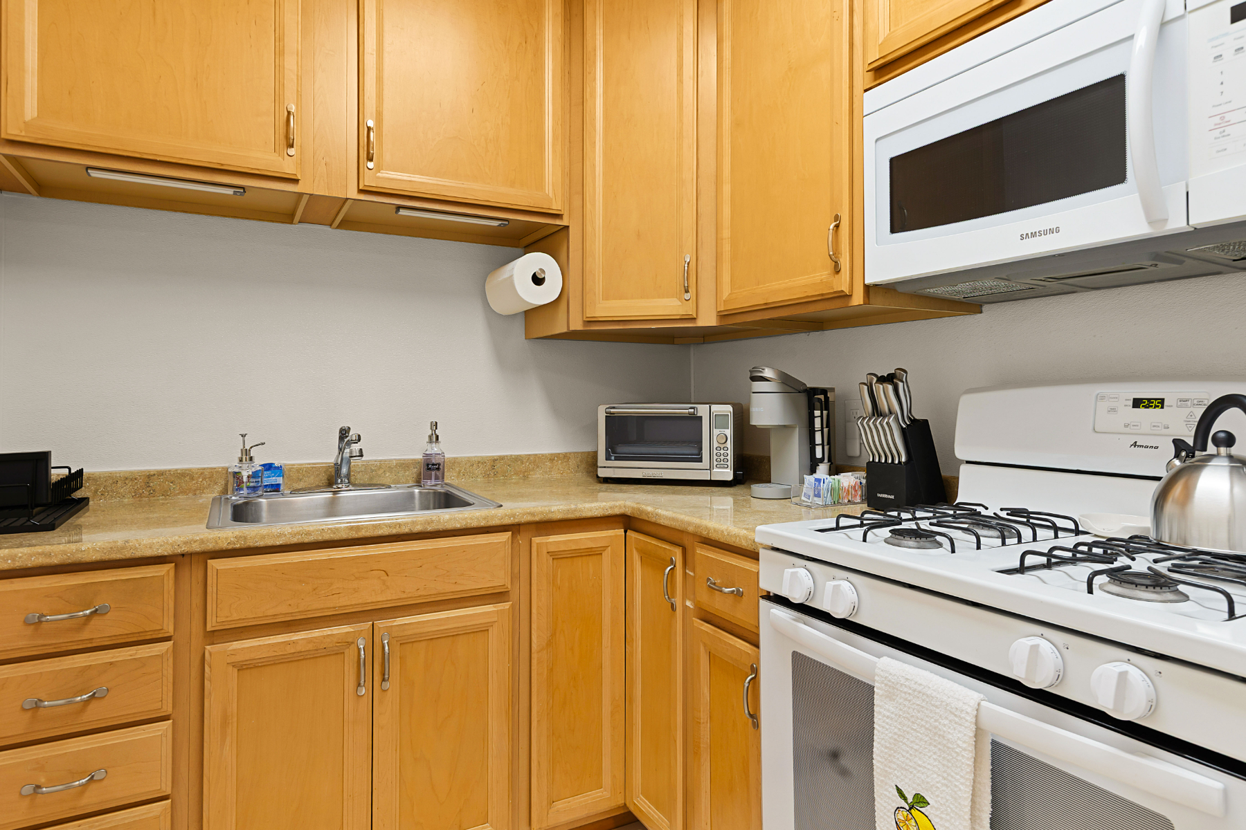 Full Size Kitchen with all the Amenities