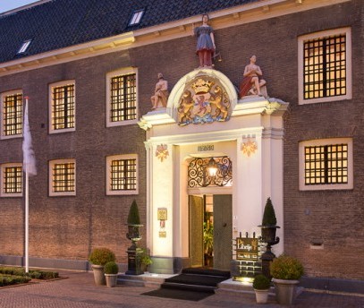 Jan Vayne achter piano