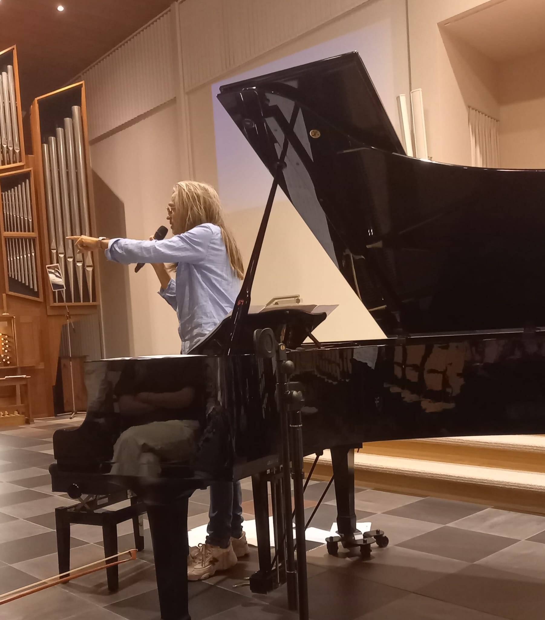 Jan Vayne achter piano