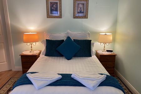 Curtis Falls Studio Apartment