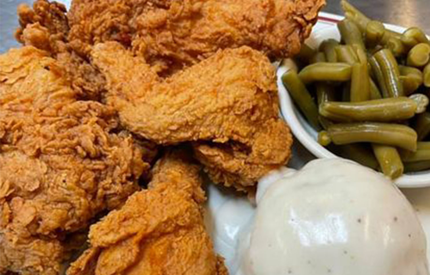 Order fresh & delicious pizza at Deuce Pub & Pit in Columbia, MO.