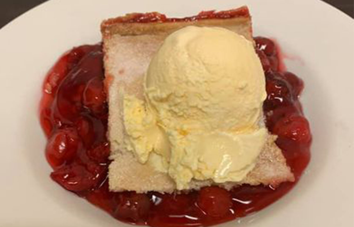 Hot wings served at Deuce Pub & Pit in Columbia, MO.