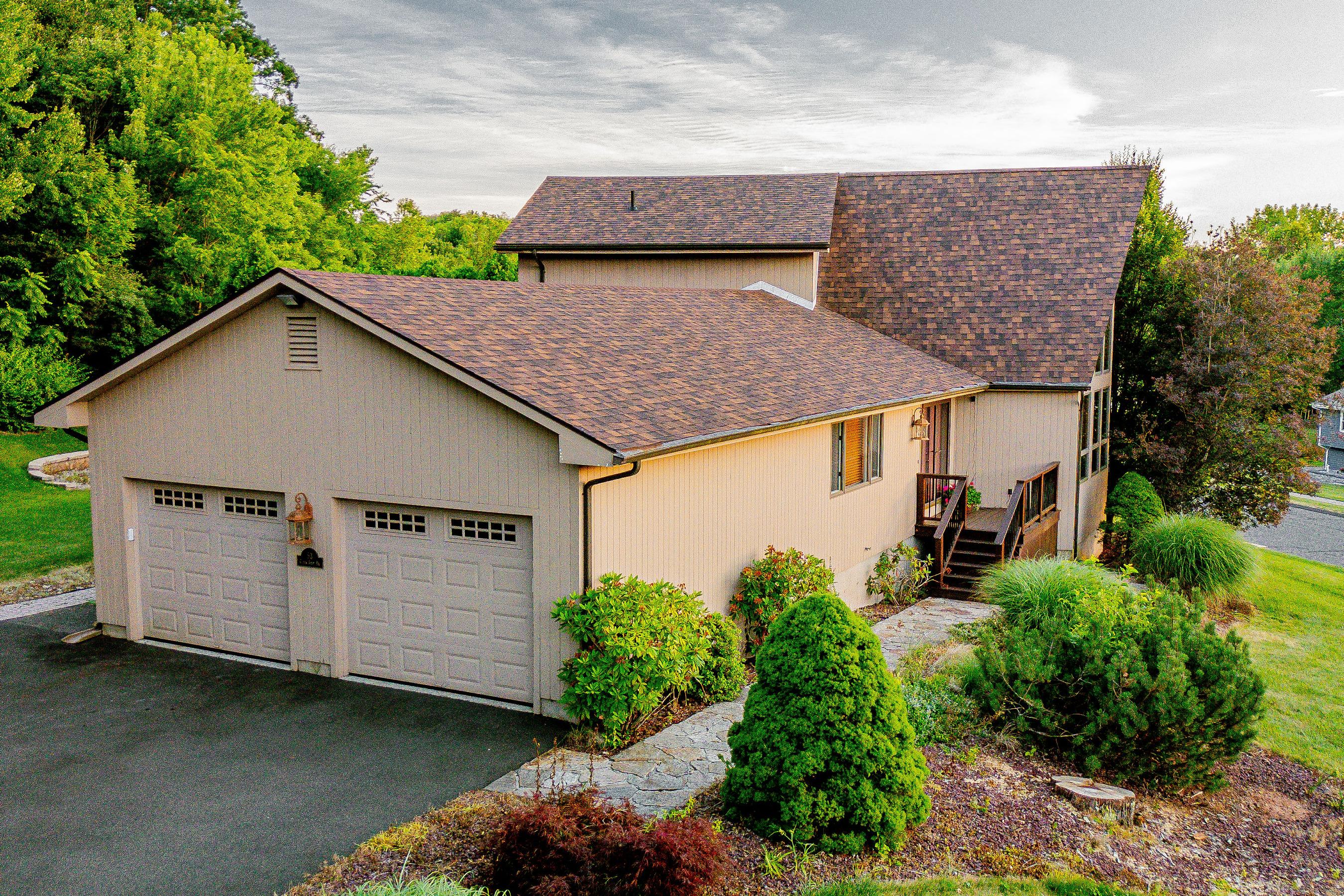 Roofing Company in Branford, CT | 40 Yrs Experience