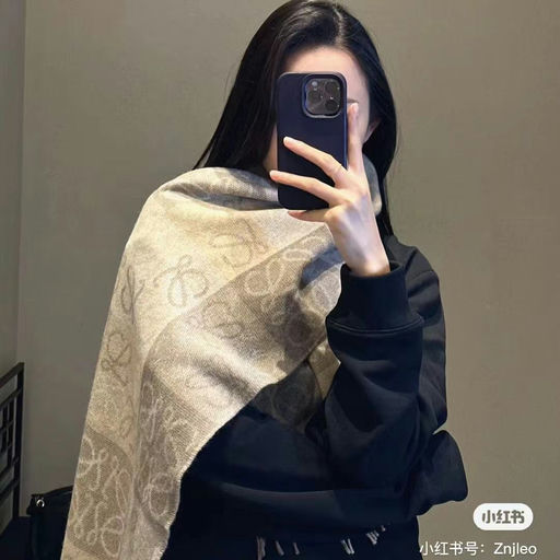 【超难蹲补货】Loewe热门，奶茶色围巾