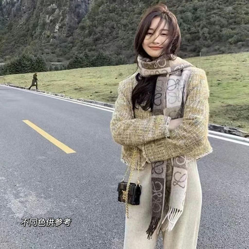 【超难蹲补货】Loewe热门，奶茶色围巾