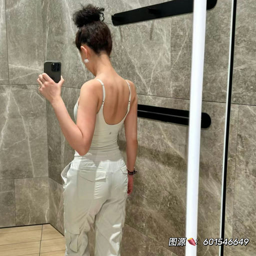 【大热门预定】“无中生有”显翘臀