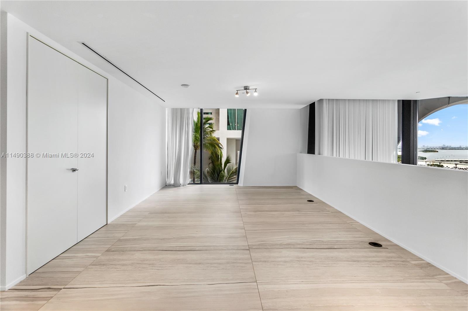 Real estate property located at 1000 Biscayne Blvd #1002, Downtown, Miami, Florida