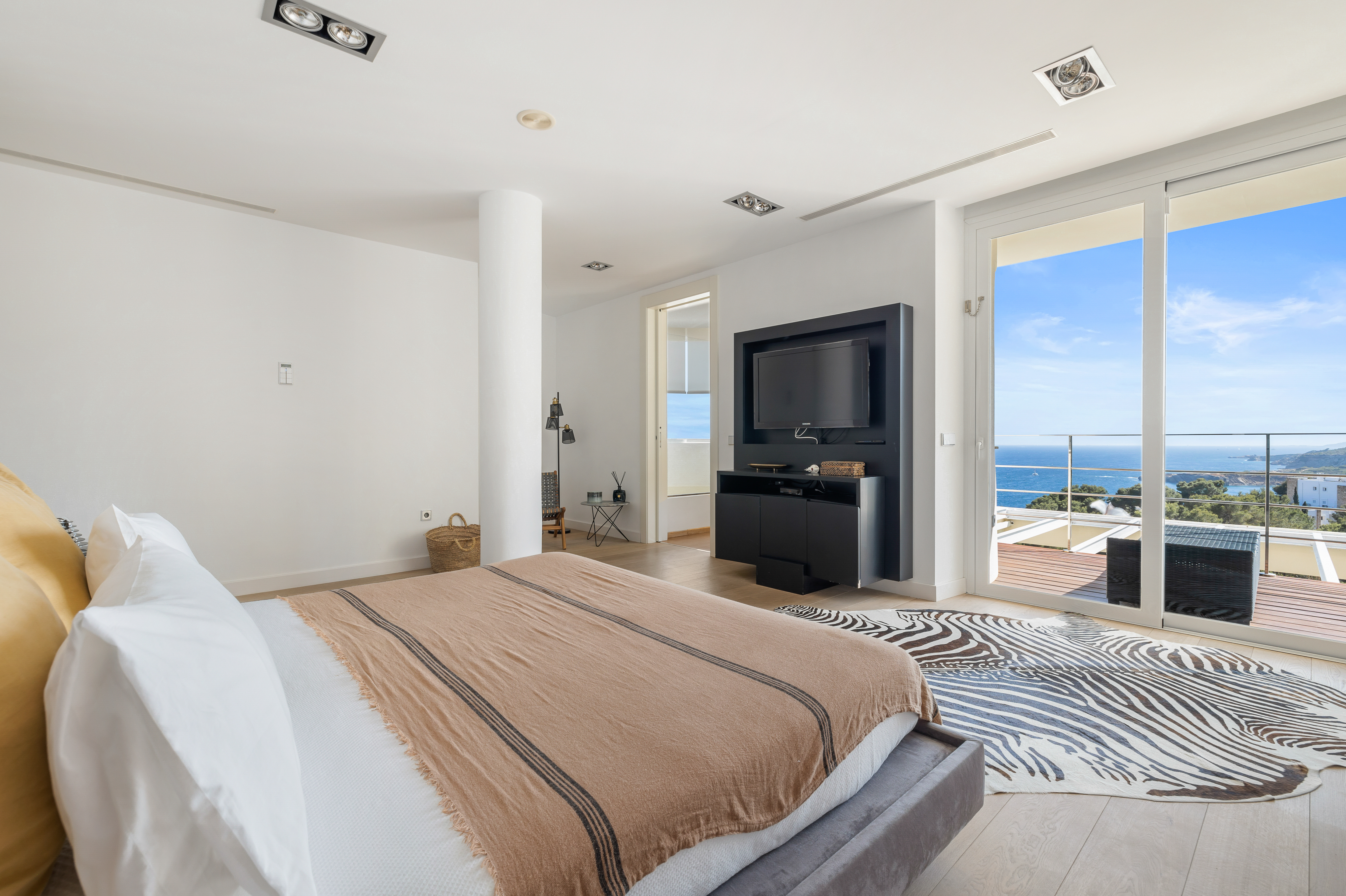 Real estate property located at Carrer del Falcó, 2, Roca Llisa, Nuestra Señora de Jesús, Ibiza, Islas Baleares, Spain