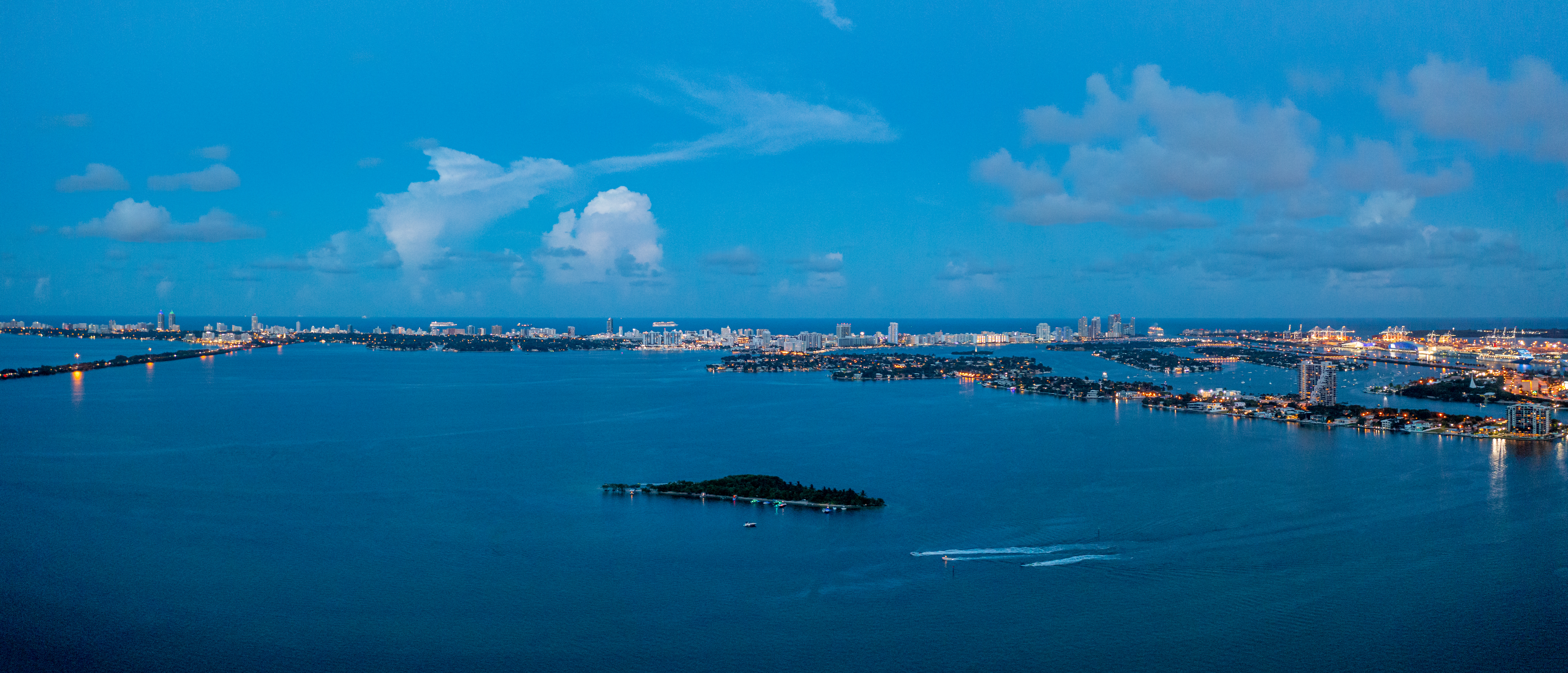 Real estate property located at Aria Reserve, PH 5702, Miami, FL