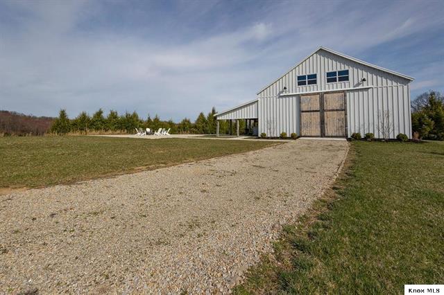 Real estate property located at 9478 Loches Road, Suburban, St. Louisville, Ohio, United States