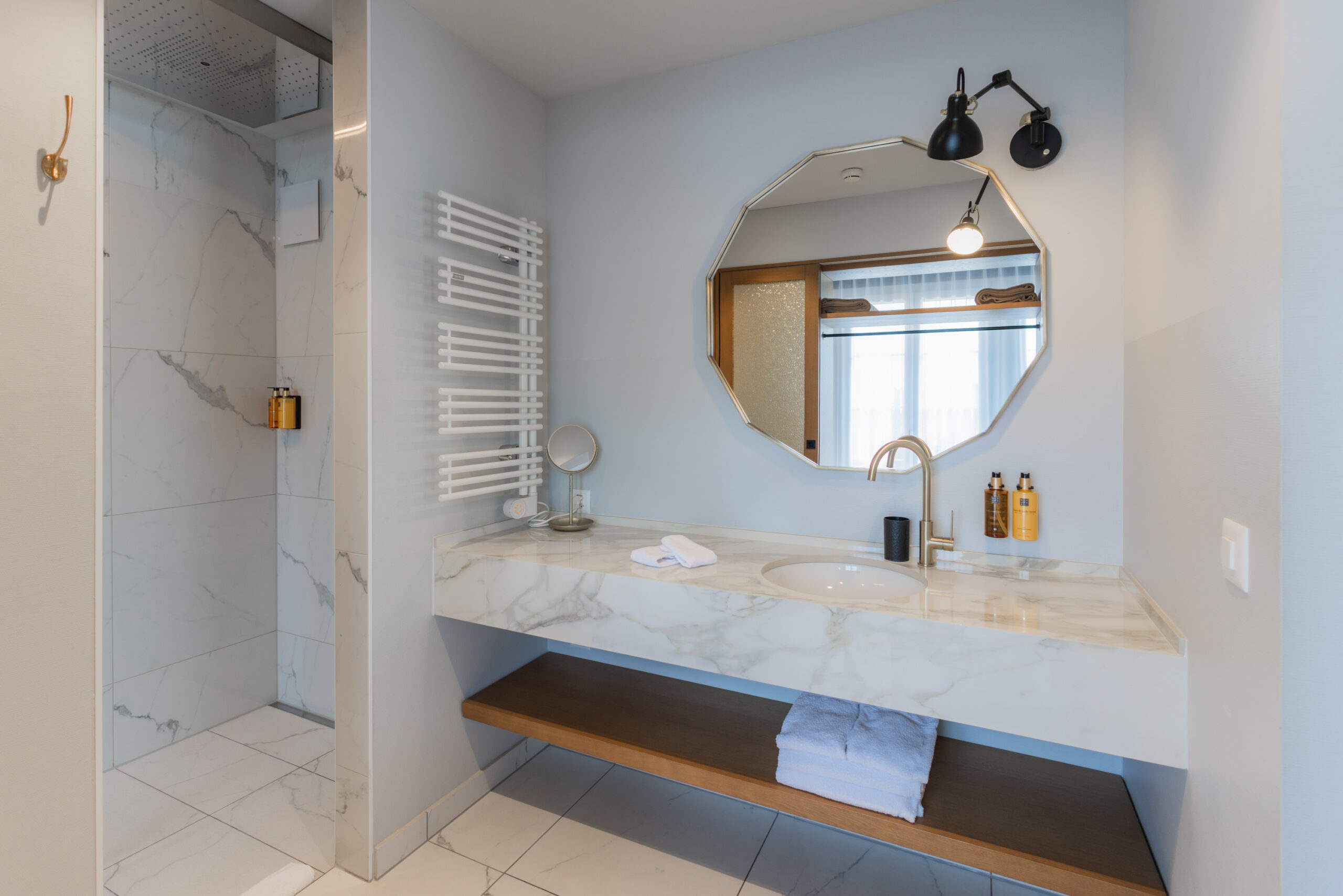 Boutique Hotel Glacier - Luxury ski hotel gallery image 13 showing alpine architecture, interior design, or mountain views