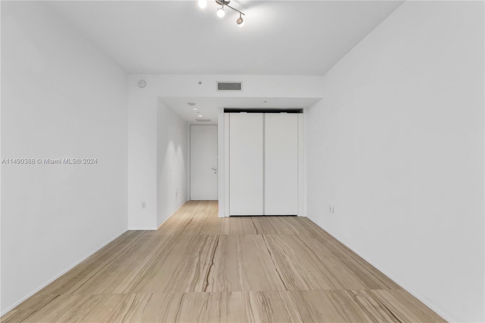 Real estate property located at 1000 Biscayne Blvd #1002, Downtown, Miami, Florida