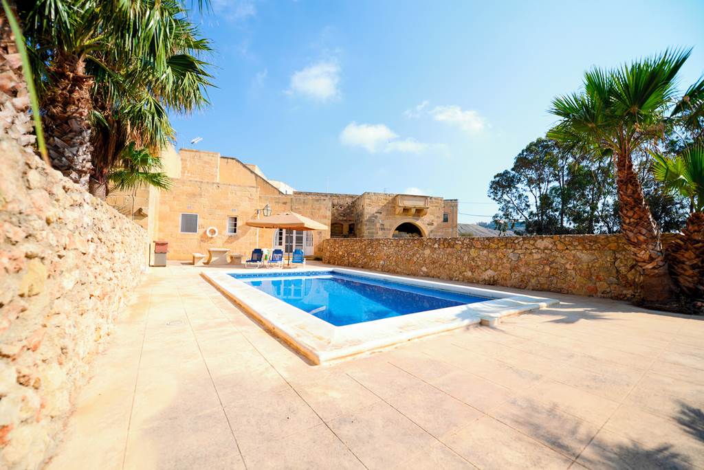 MLA_79940_Gozo_Villas-_Ta_Karmnu_Three_Bedroom_Villa_0119_13.jpg