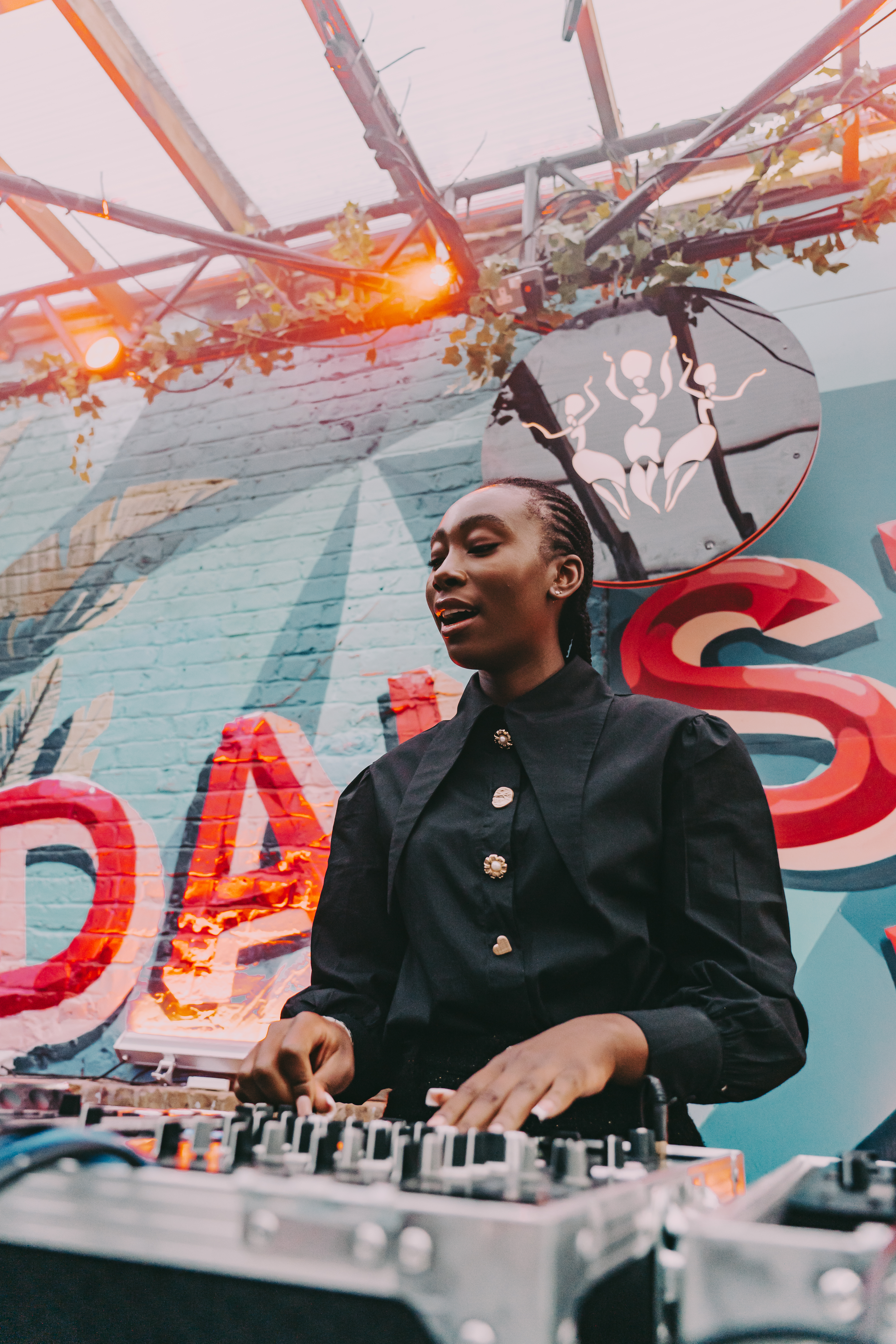 Sondela London: Summer Ascension w/ Artist Lebo, CLEIDO, Dillan Desai, Louie Dunmore, Mike Steva & Shamiso photo 124