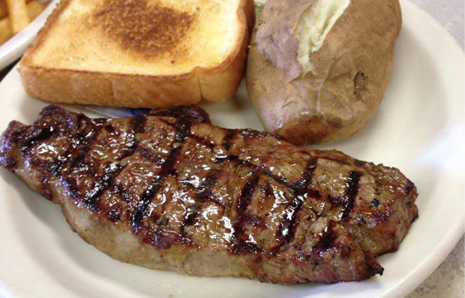 Angelo&rsquo;s Pizza & Steakhouse Is an Affordable and Family Friendly Restaurant in Columbia, MO.