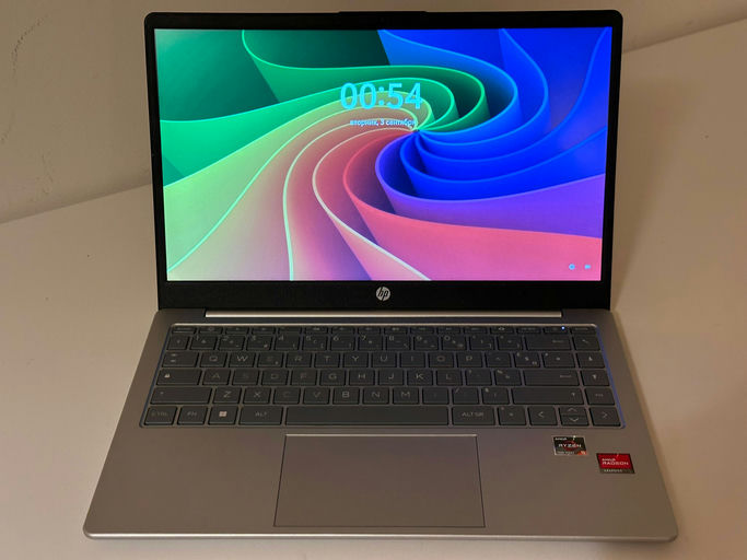 **HP Laptop 14-em0014nf**
