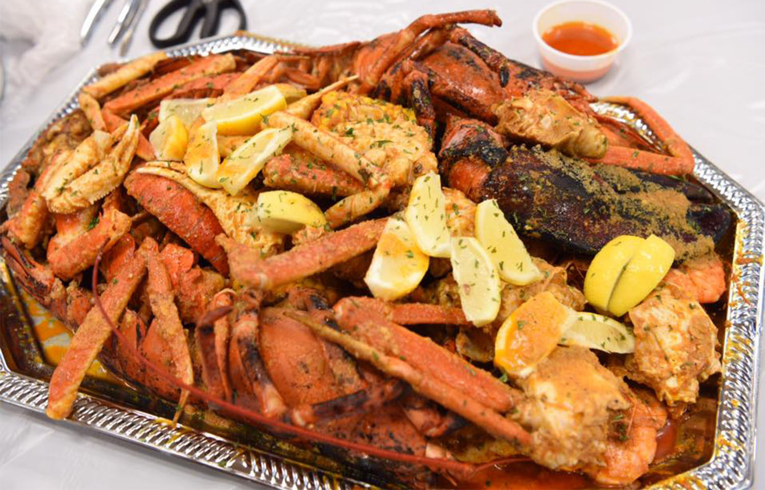 Hot wings served at Deuce Pub & Pit in Columbia, MO.