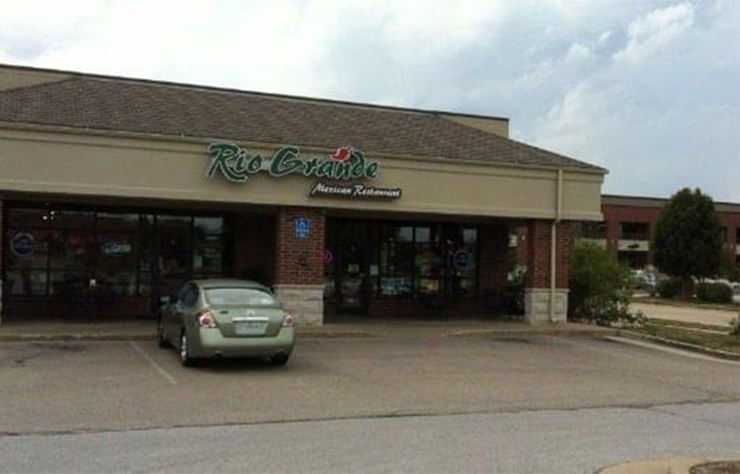 Enjoy daily specials on the outdoor patio at Rio Grande Mexican Restaurant in Columbia, MO.