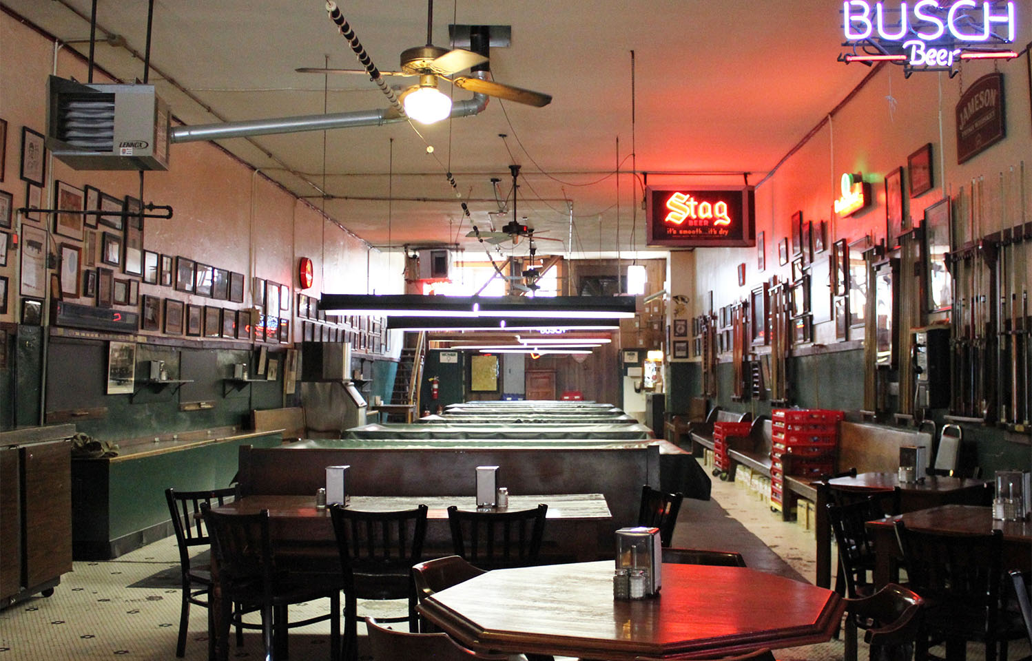 Order fresh & delicious pizza at Deuce Pub & Pit in Columbia, MO.