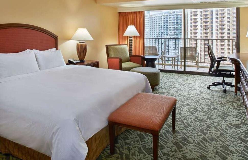 Hilton-Hawaiian-Village-Waikiki-Beach-Resort-12.jpg