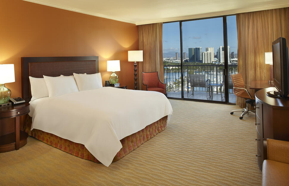 Hilton-Hawaiian-Village-Waikiki-Beach-Resort-2.jpg