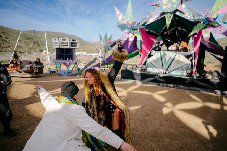 126. UW-23-@stefman_-09214-(Crowd, DERNIS, Sunday, Umbrella Stage).jpg