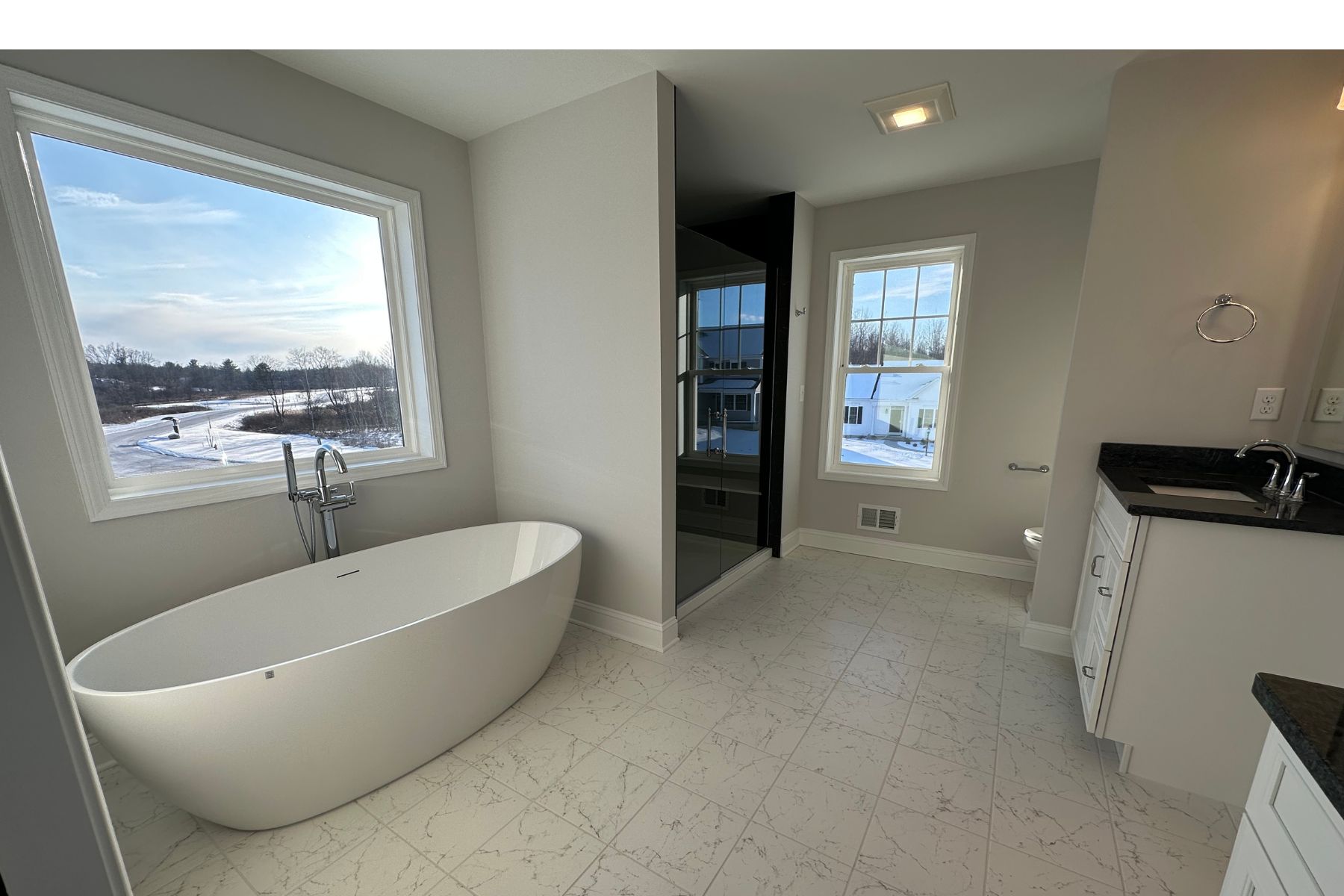 20 Scarlet Street - Hampton Primary Up - Primary Bathroom