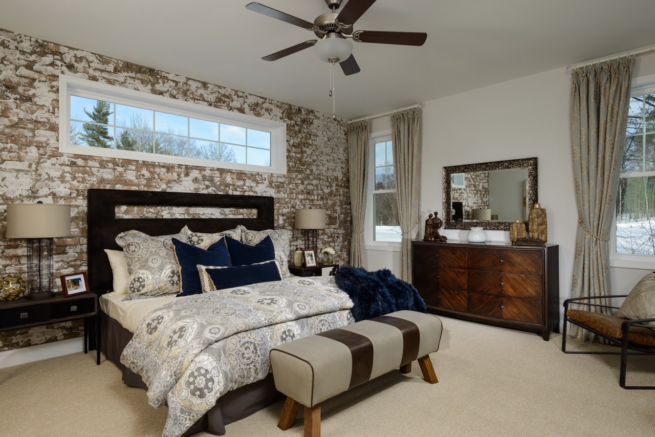 5 Greenbrier Way - Chesapeake Primary Down - Primary Bedroom with accent wall