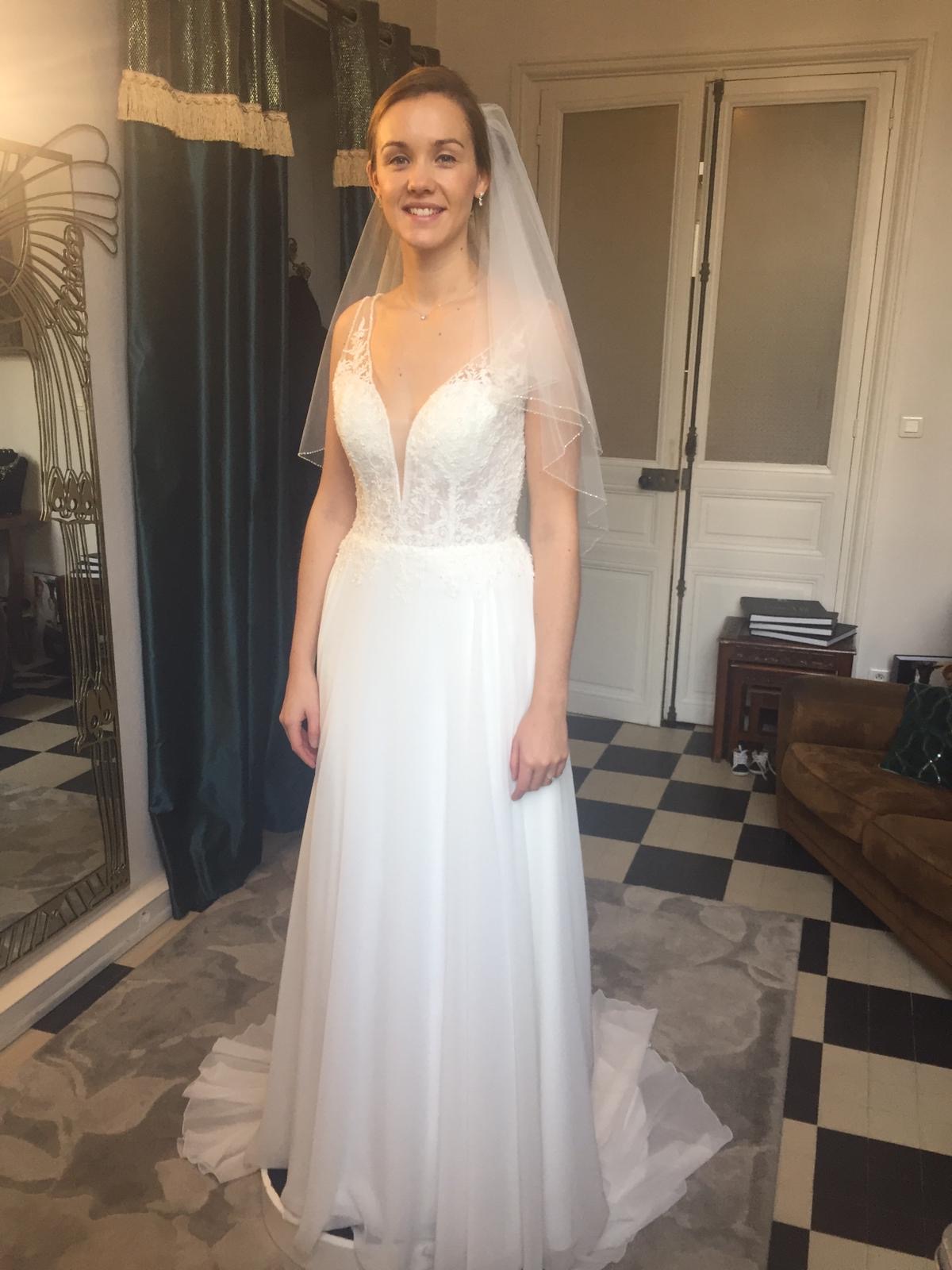 Robe de mariée Luna Novias d'occasion pas chère taille 38 - Joyne