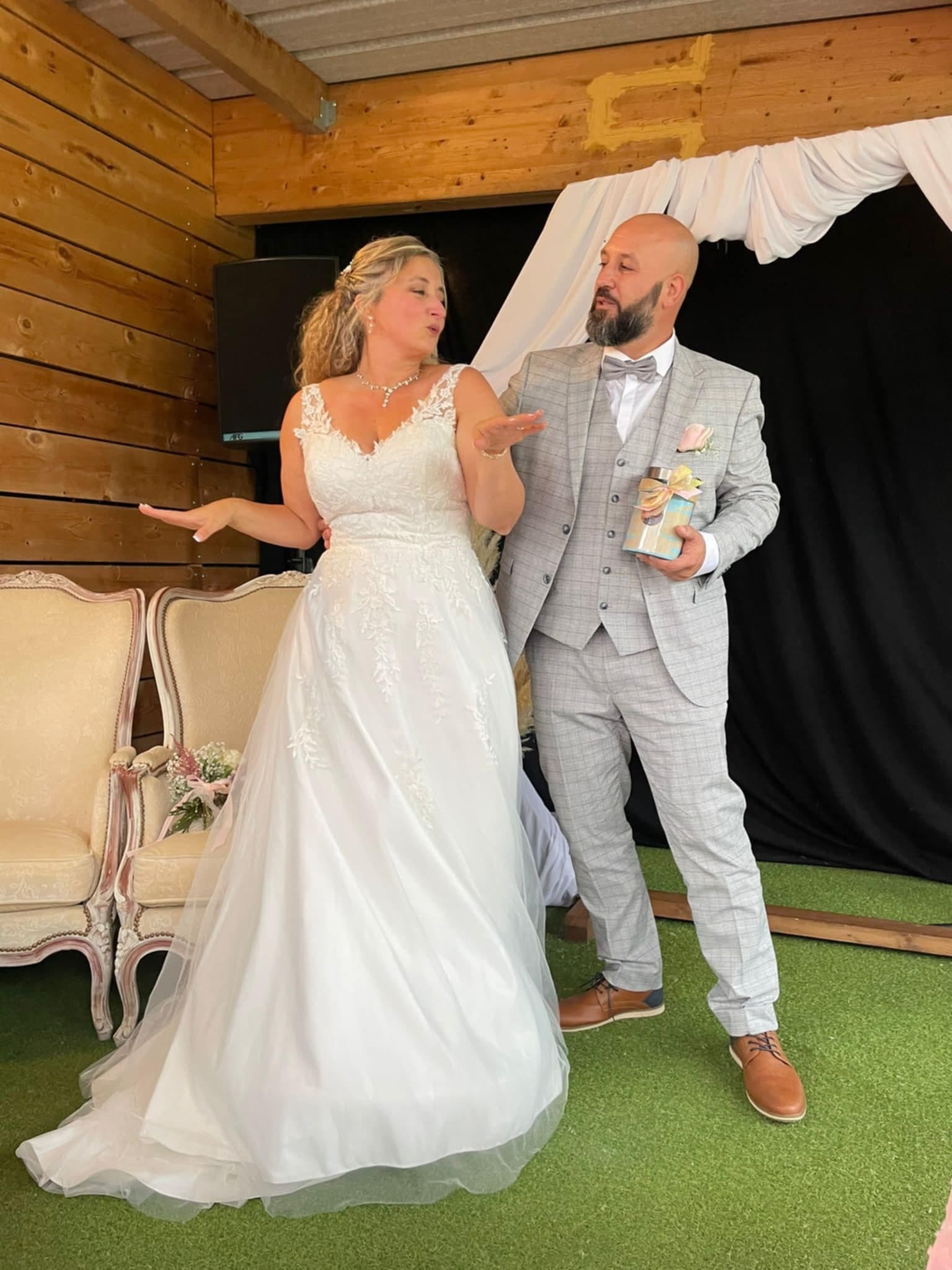 Robe de mariée Lovely paris d'occasion pas chère taille 42 - Joyne