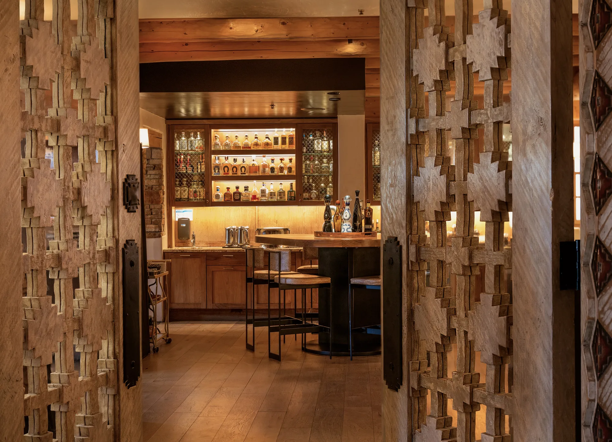 Rosewood Inn of the Anasazi  - Luxury ski hotel gallery image 10 showing alpine architecture, interior design, or mountain views