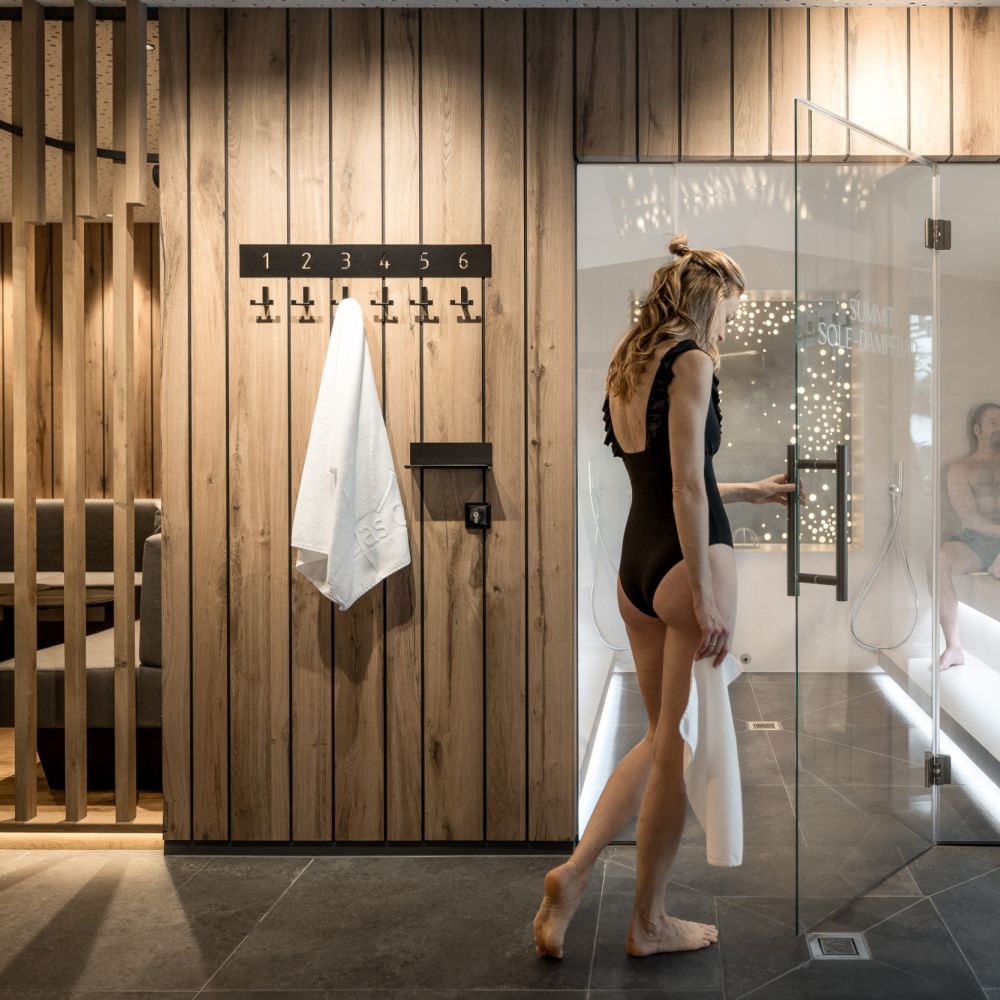 Das Central - Luxury ski hotel gallery image 13 showing alpine architecture, interior design, or mountain views