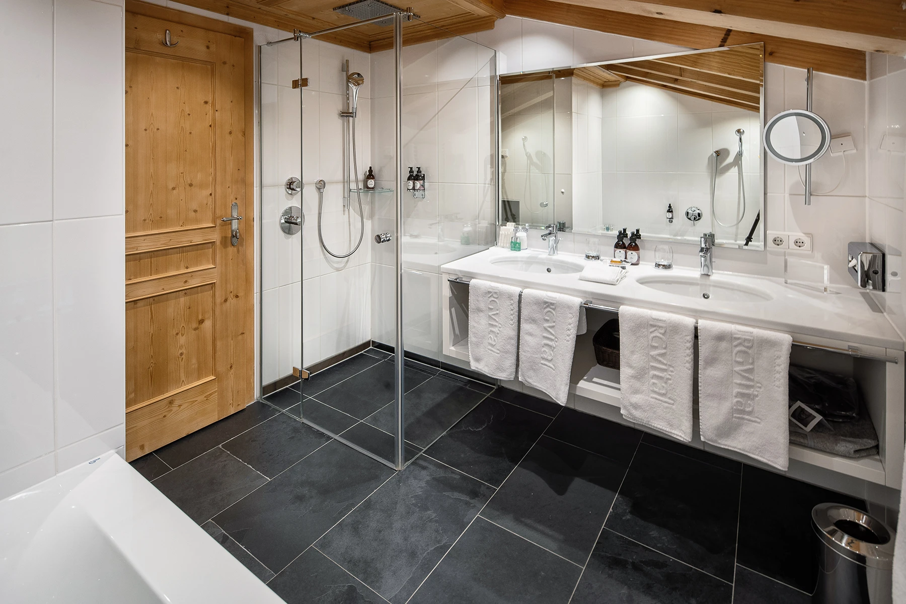 Burg Vital Resort - Luxury ski hotel gallery image 19 showing alpine architecture, interior design, or mountain views