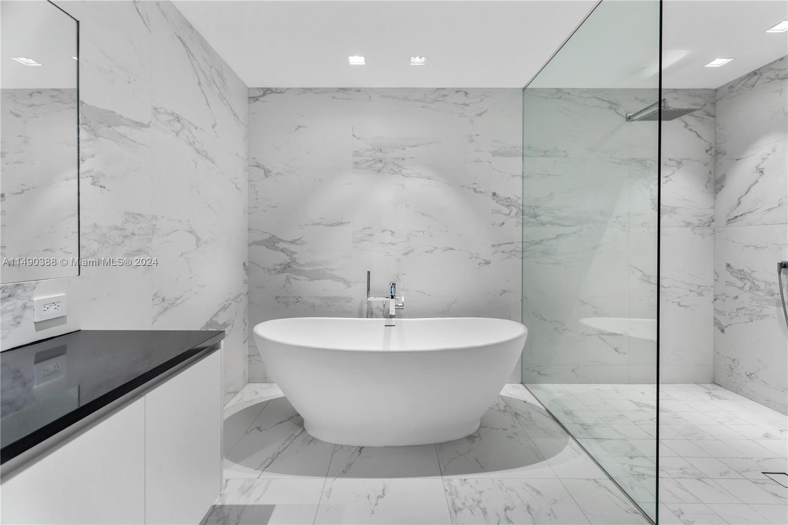 Real estate property located at 1000 Biscayne Blvd #1002, Downtown, Miami, Florida