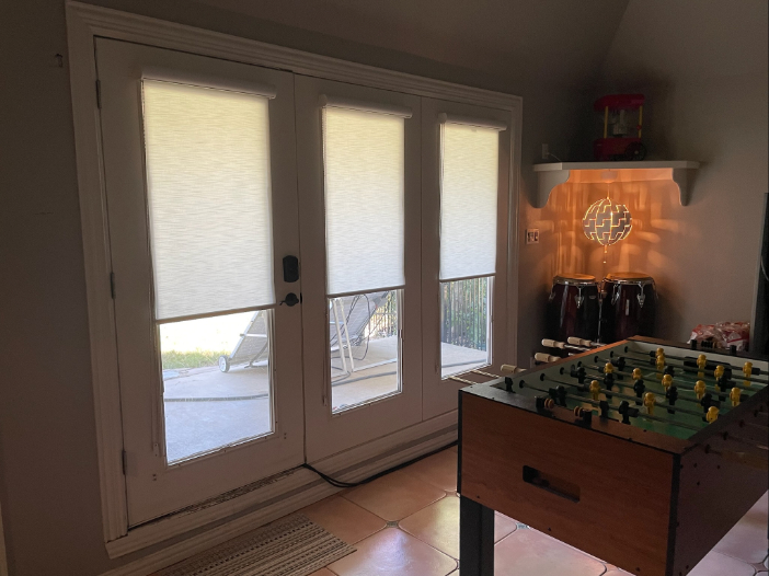 Love is Blinds Gainesville TX (940) 236-2599 Custom Roller Shades Near Me