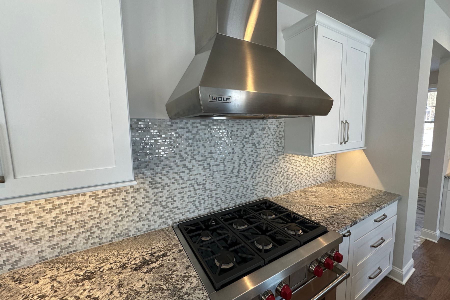 20 Scarlet Street - Hampton Primary Up - Wolf Gas Range & Hood