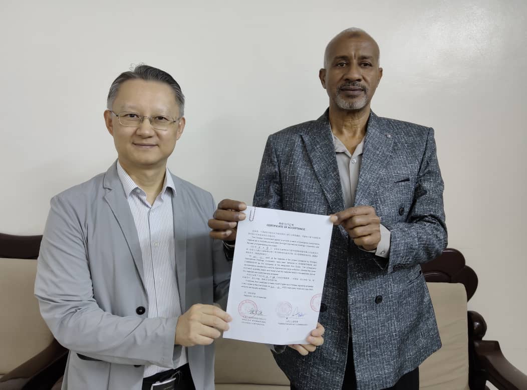 The Acting Commissioner General of Humanitarian Aid signs the document of receipt of the Chinese Donation (Tents)