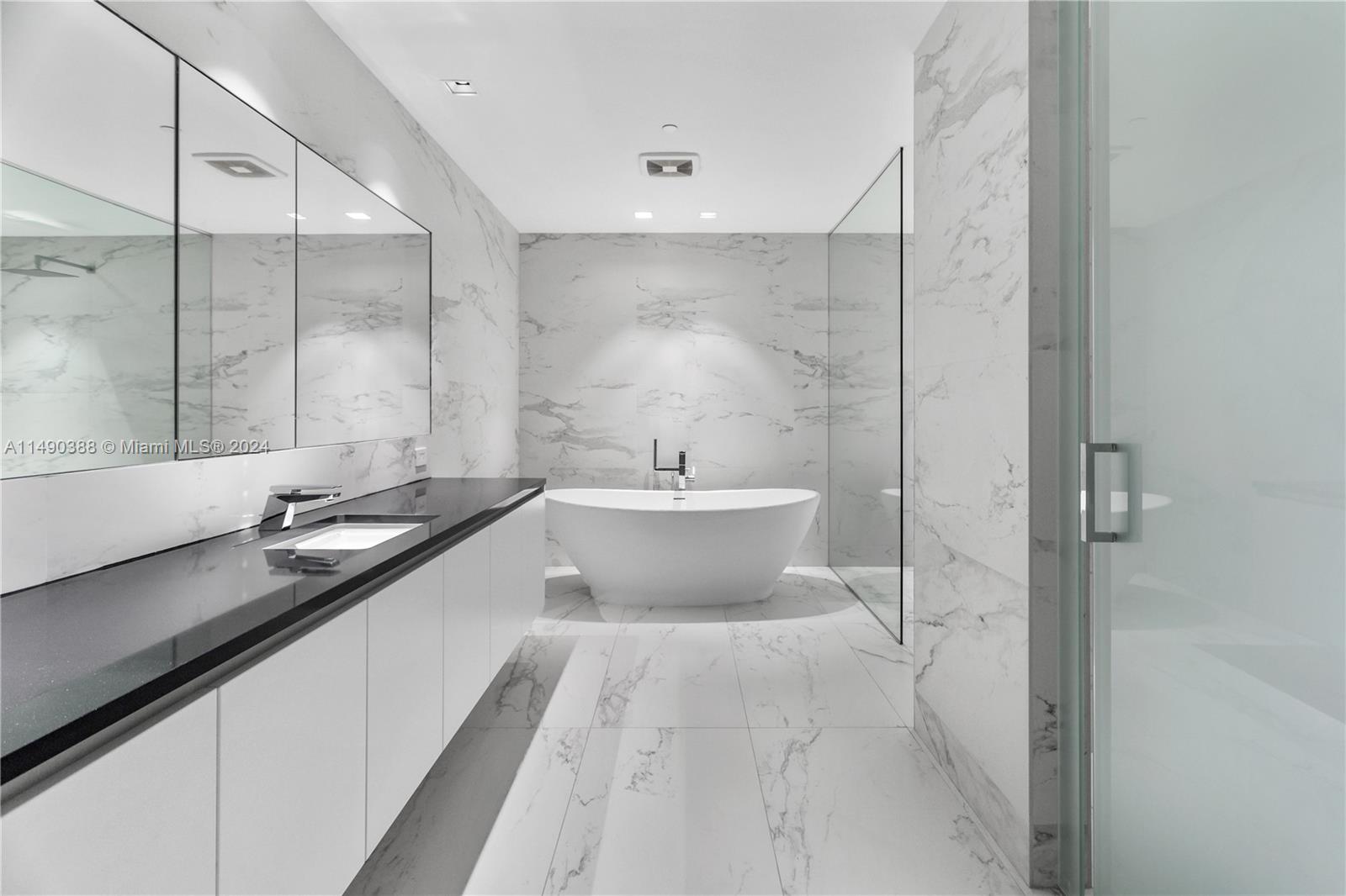 Real estate property located at 1000 Biscayne Blvd #1002, Downtown, Miami, Florida