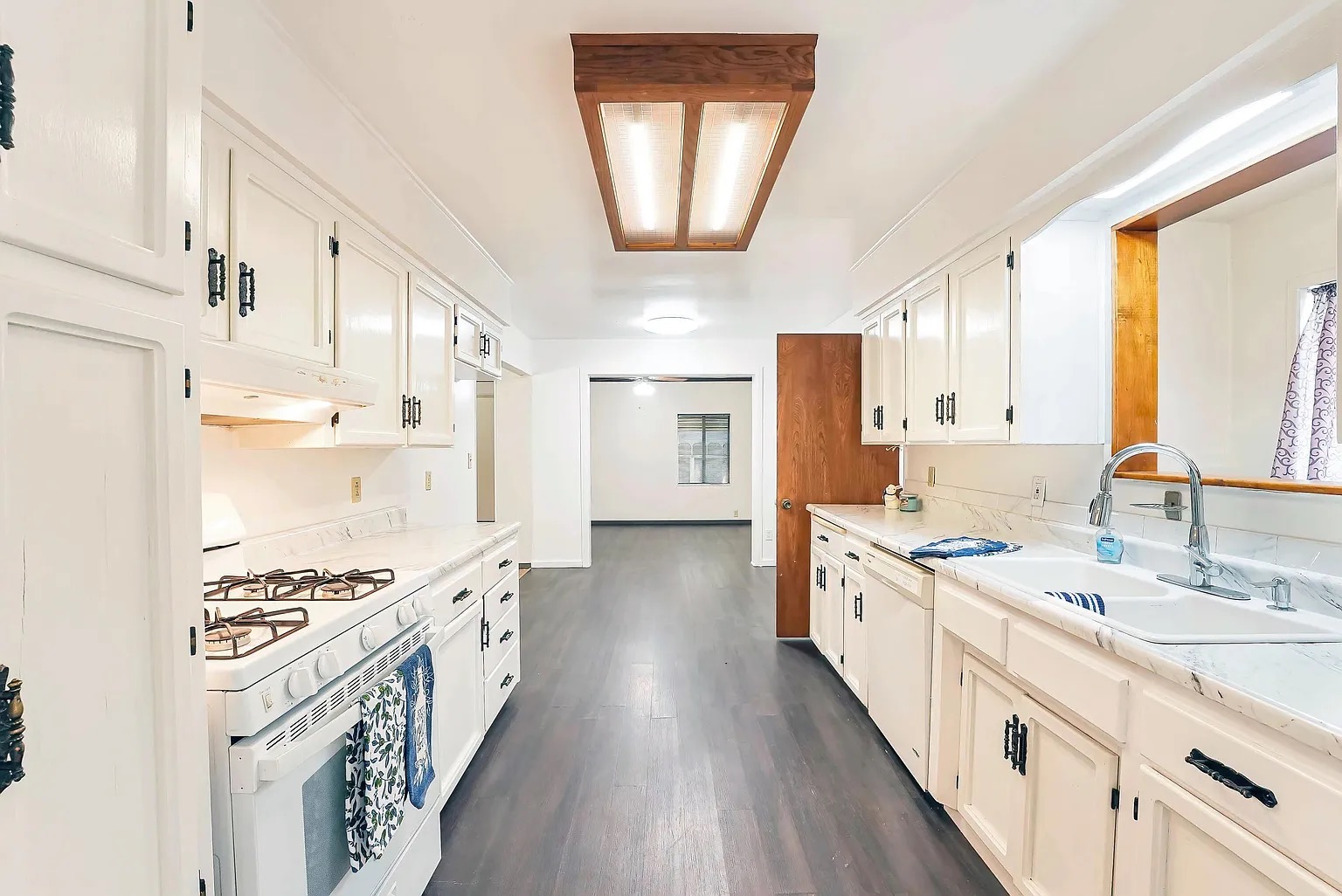 Real estate property located at 3732 W Paradise Avenue, Sw Visalia, Visalia, CA