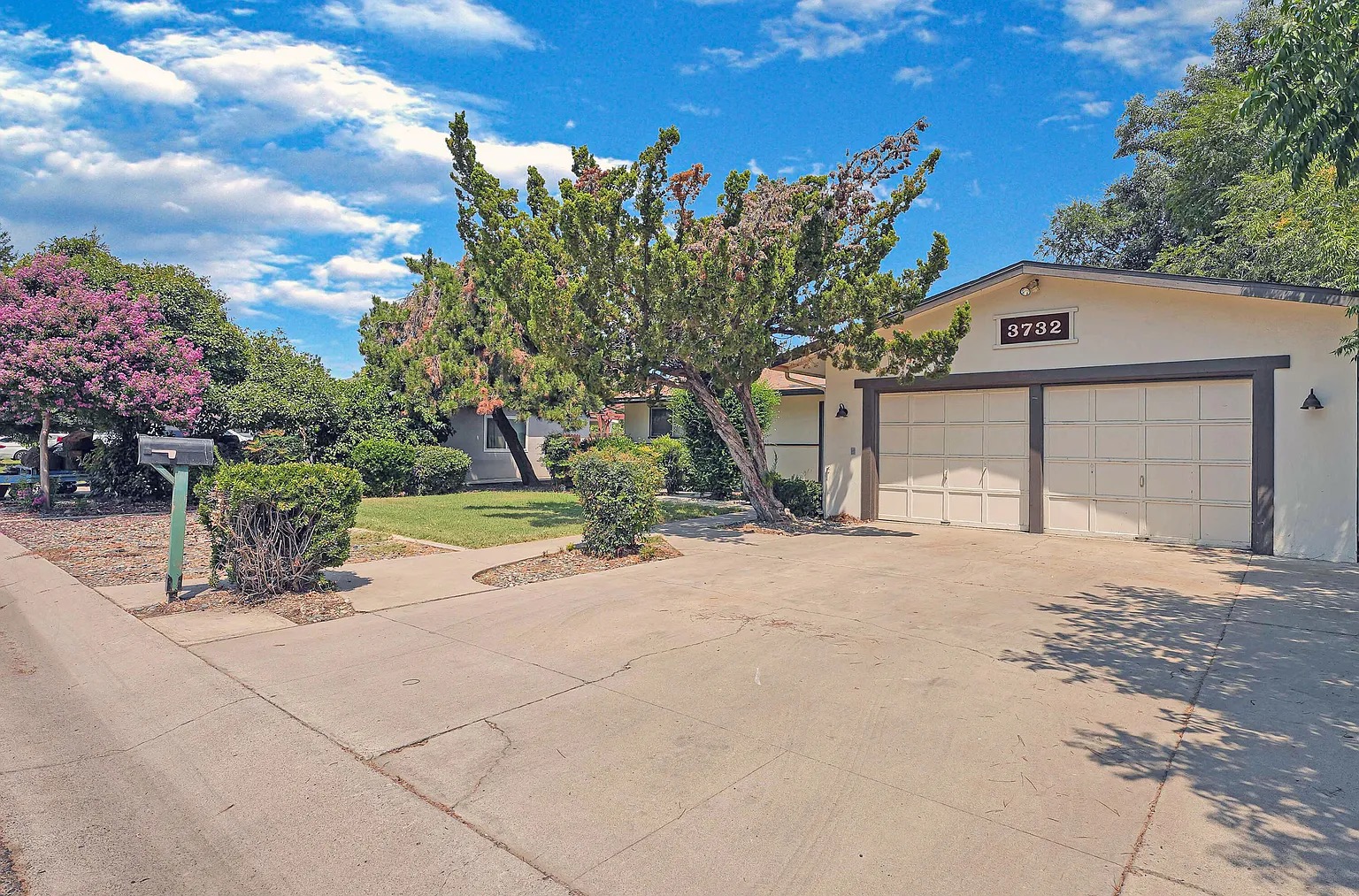 Real estate property located at 3732 W Paradise Avenue, Sw Visalia, Visalia, CA