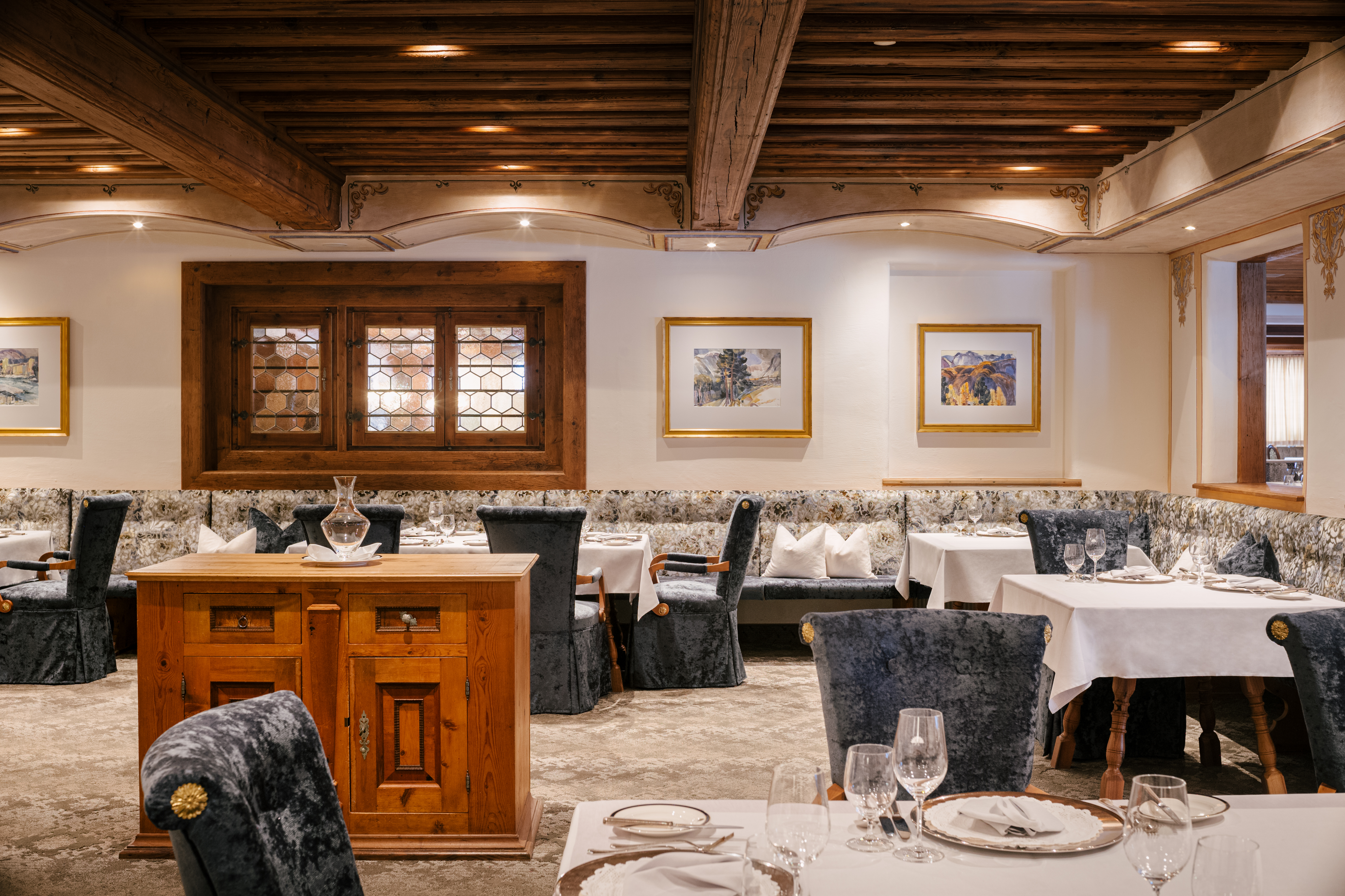 Hotel Trofana Royal Resort - Luxury ski hotel gallery image 4 showing alpine architecture, interior design, or mountain views