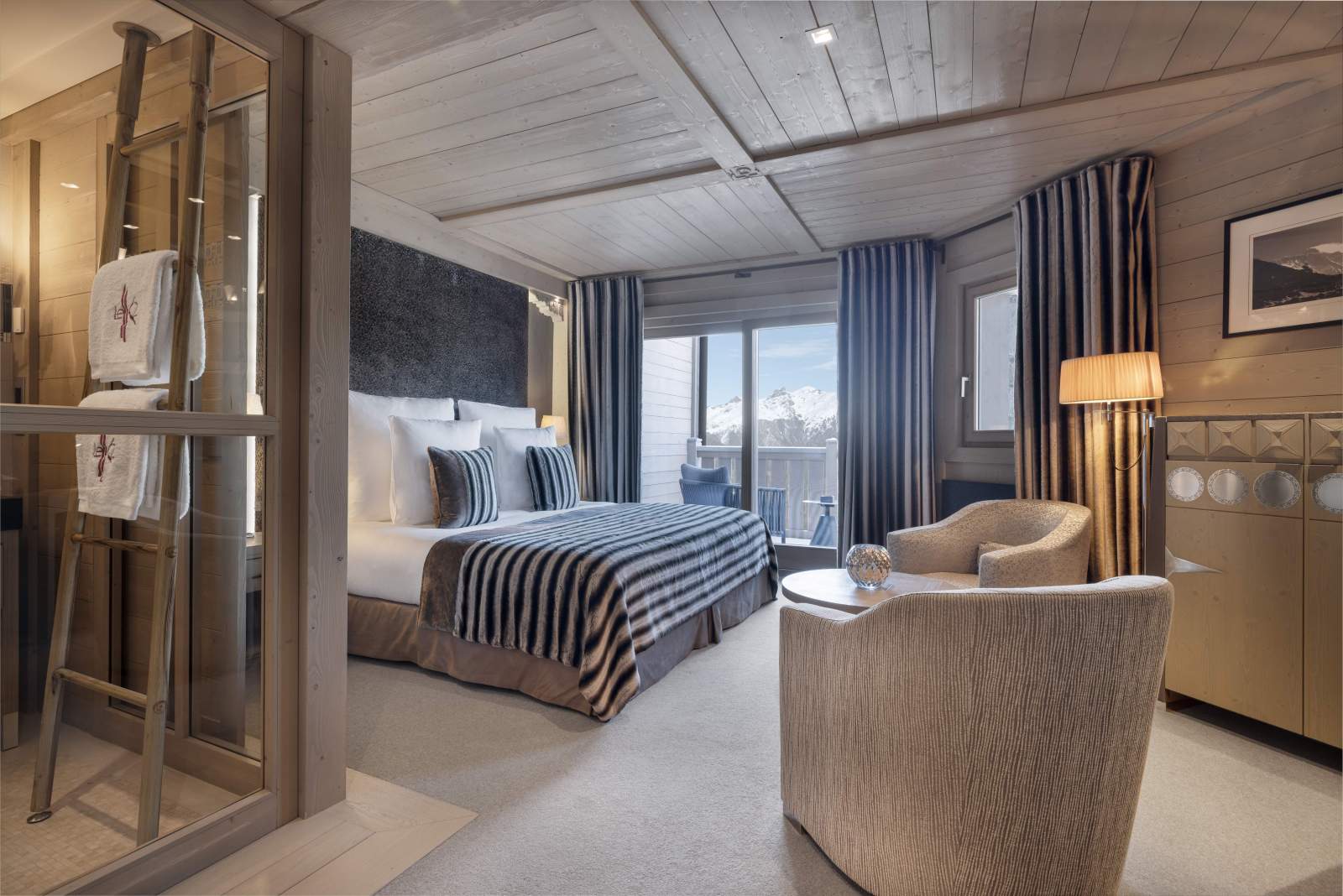 Le K2 Palace - Luxury ski hotel gallery image 8 showing alpine architecture, interior design, or mountain views