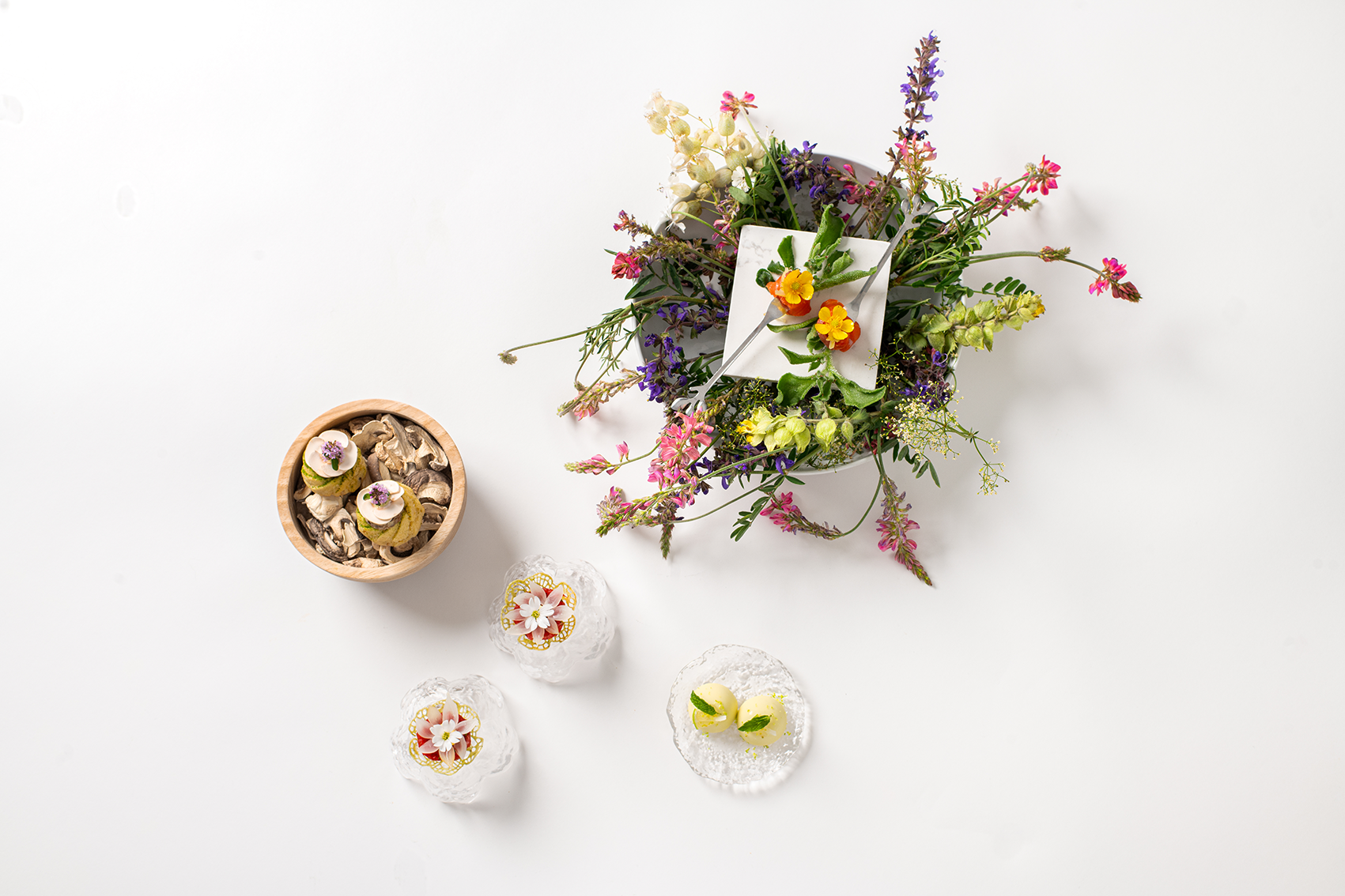 Au Club Alpin - Luxury ski hotel gallery image 9 showing alpine architecture, interior design, or mountain views