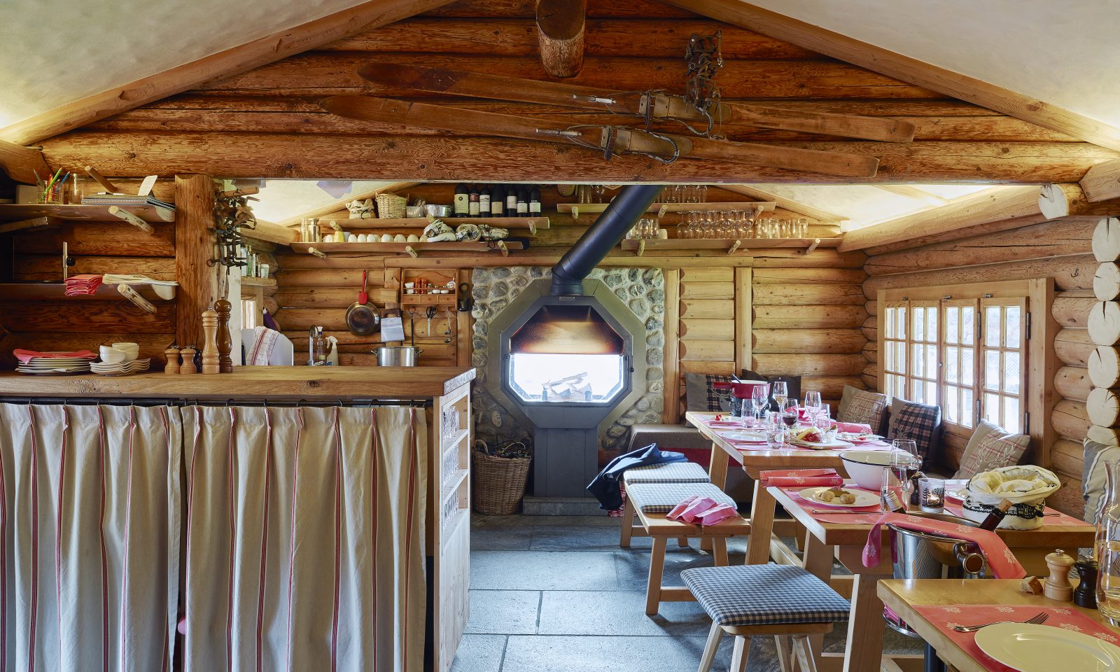 Le Grand Bellevue - Luxury ski hotel gallery image 14 showing alpine architecture, interior design, or mountain views