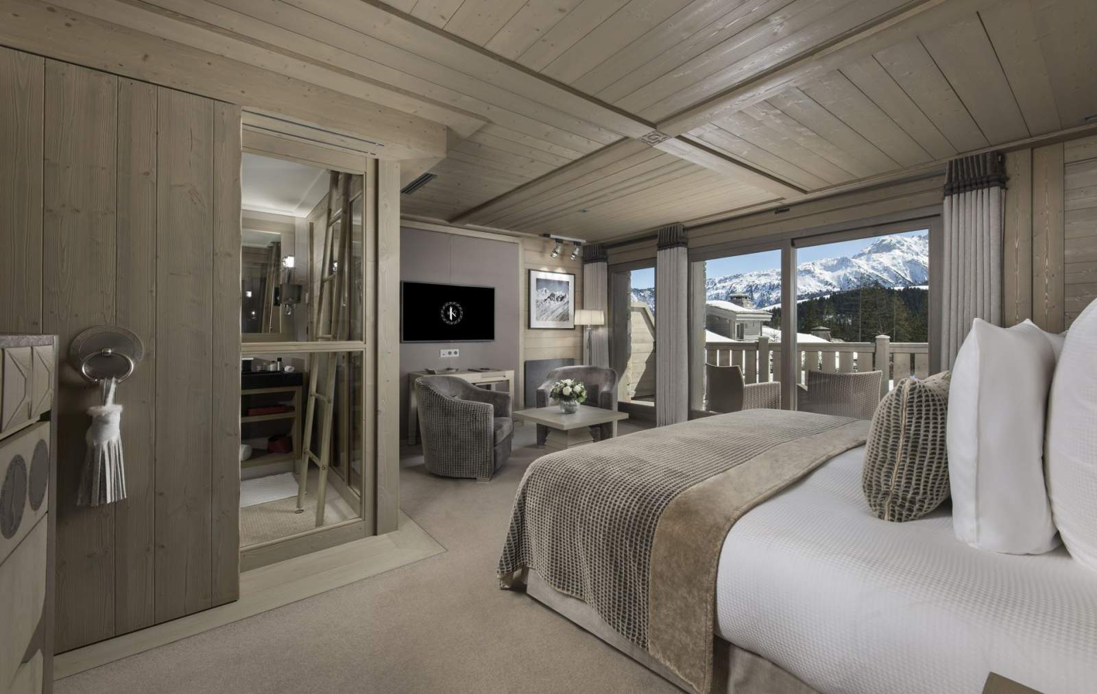 Le K2 Palace - Luxury ski hotel gallery image 4 showing alpine architecture, interior design, or mountain views
